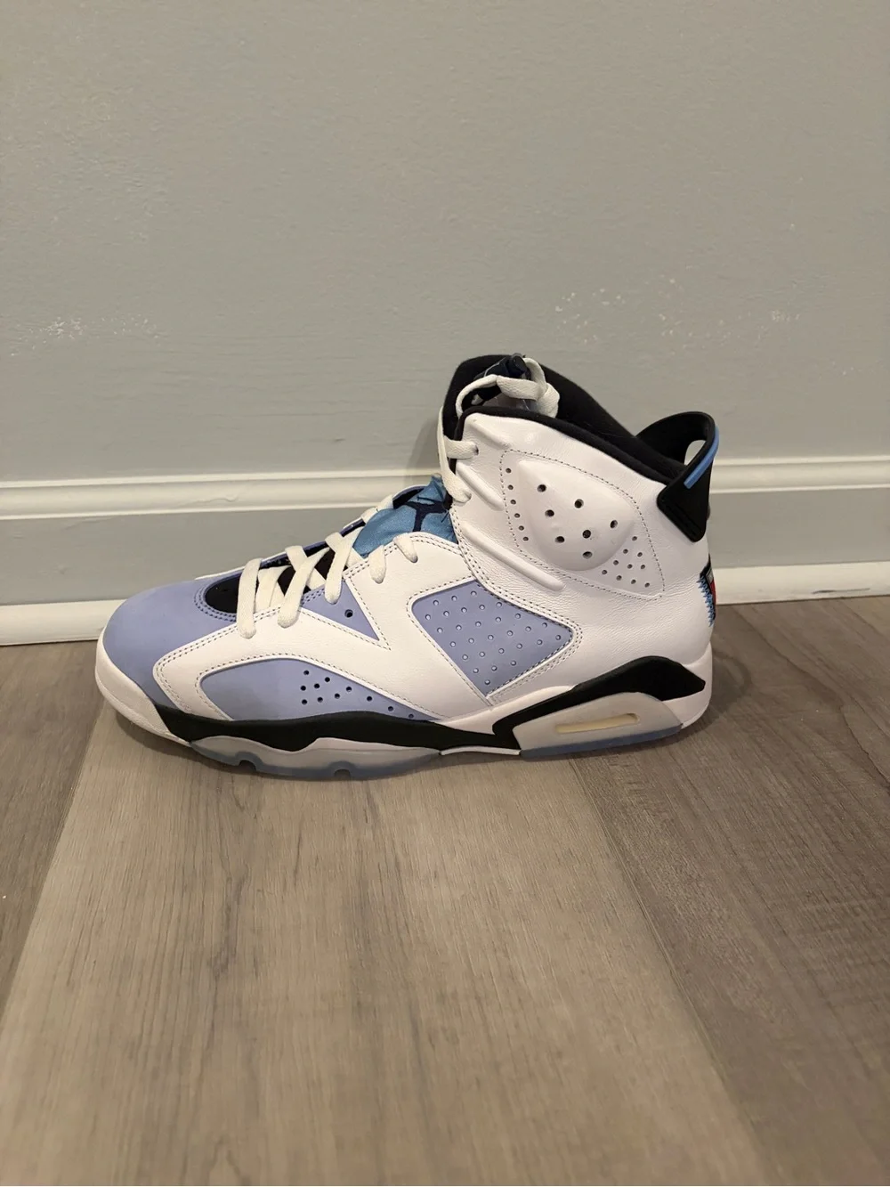 Men’s Jordan 6 UNC Size 11